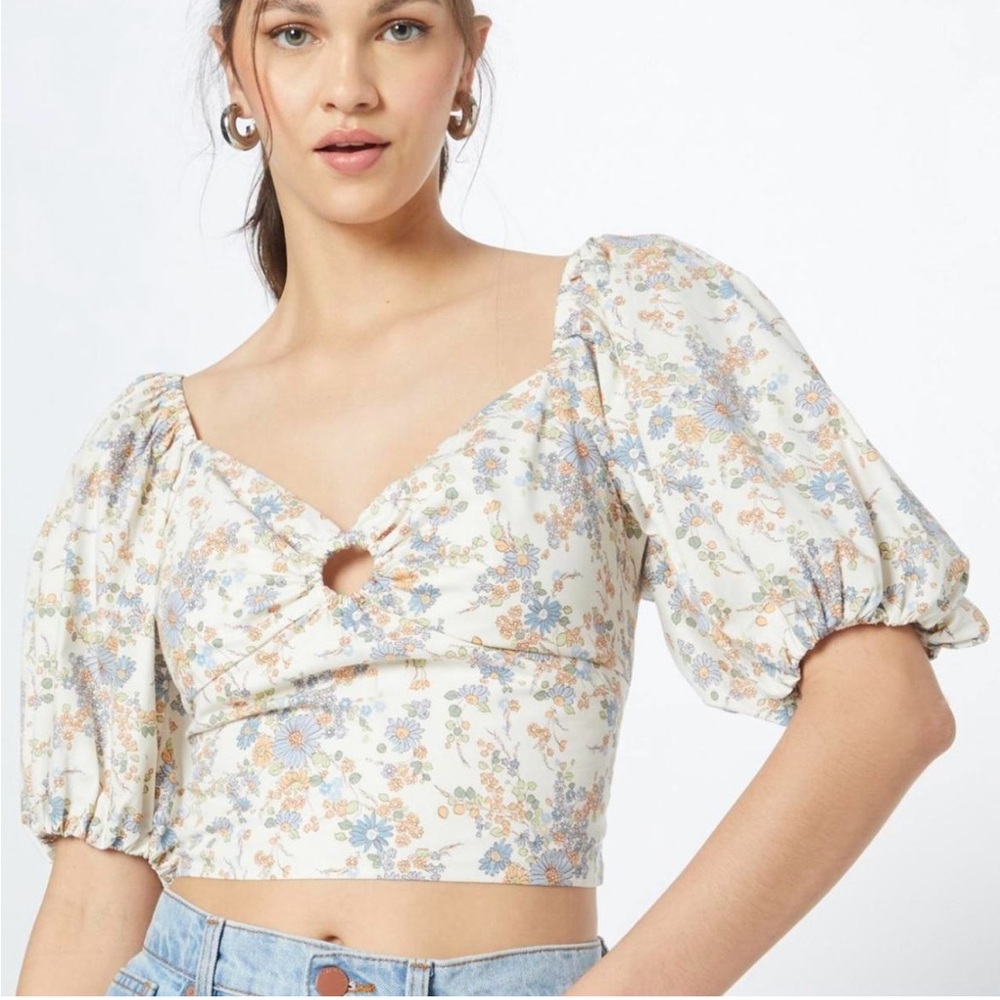 NWT ABERCROMBIE & FITCH PUFF SLEEVE TOP SIZE XS